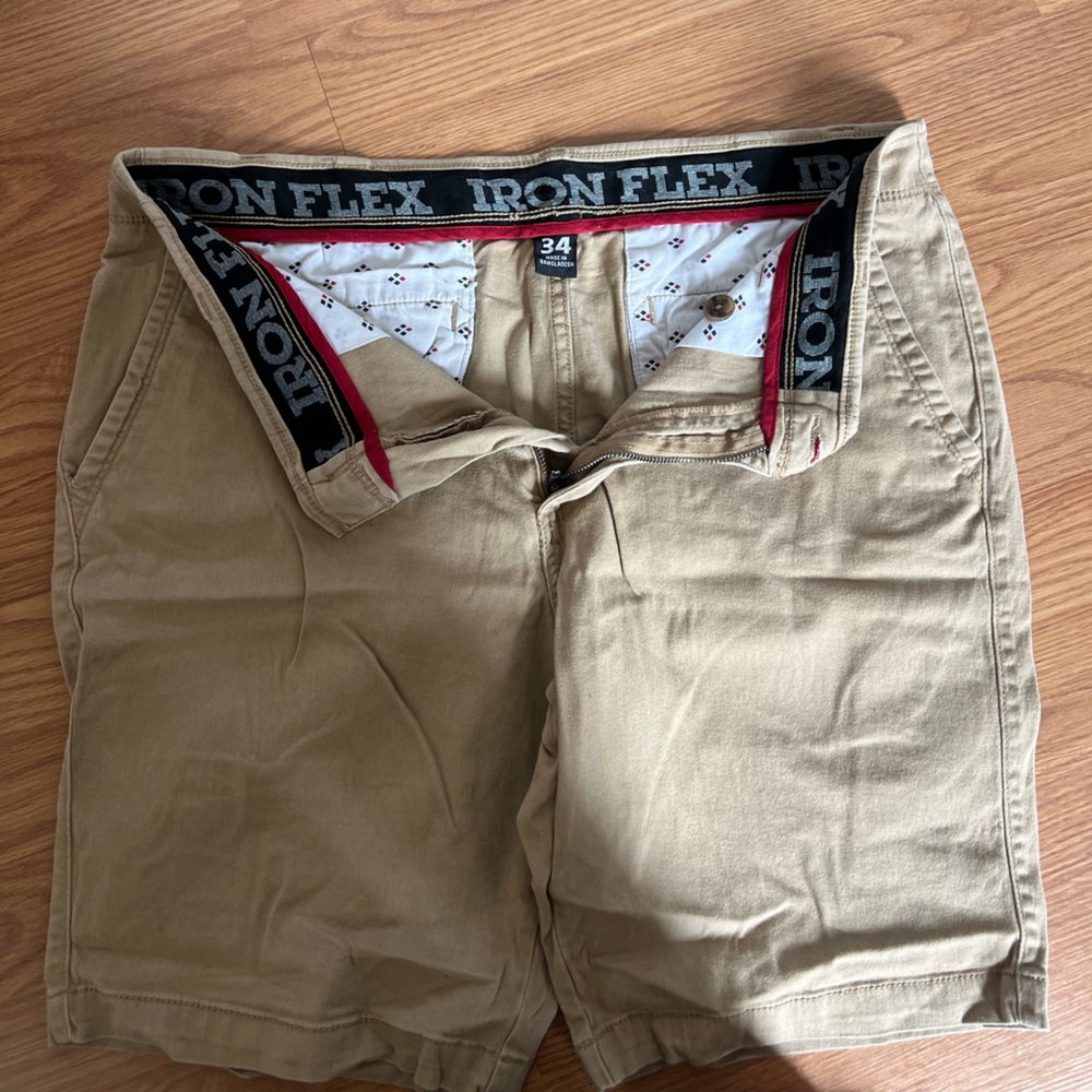 Men's Tan Cargo Shorts - Picture 3 of 4